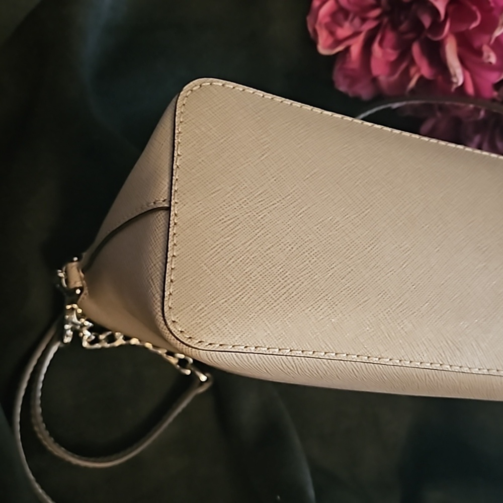 Michael Kors Cindy Dome Crossbody Purse in Light Gray NWOT - Picture 7 of 16